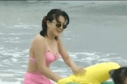 Dân mạng 'sốt xình xịch' xem lại ảnh bikini của Song Hye Kyo hồi 17 tuổi