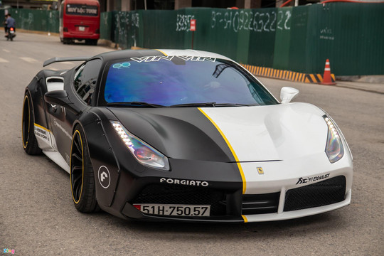 Ferrari 488 GTB độ Liberty Walk có ngoại thất lạ mắt