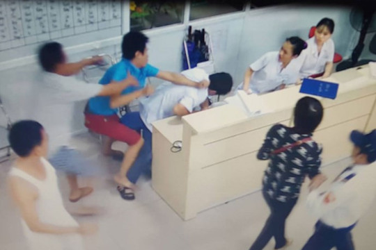 Kiến nghị thuê bảo vệ chuyên nghiệp tại Bệnh viện, tránh bác sĩ bị hành hung