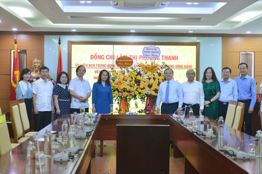 Phó Chánh văn phòng Trung ương Đảng thăm, chúc mừng VOV nhân ngày 21/6