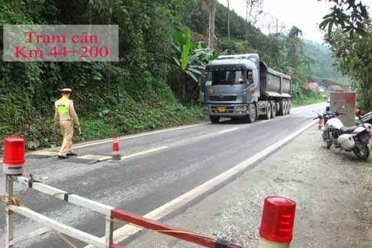 “Cuộc chiến” xử lý xe quá tải trọng trên Quốc lộ 70 Yên Bái