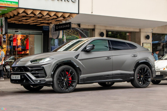 Lamborghini Urus màu độc lạ giá 269 triệu đồng tại TP.HCM