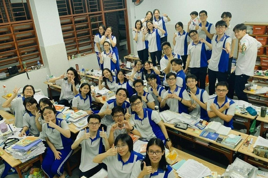 29 em trong cùng lớp đạt trên 27 điểm ở tổ hợp xét tuyển A01