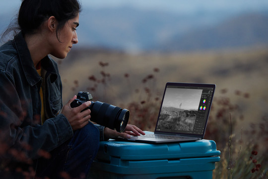 MacBook Pro M1 sắp hết hàng tại Việt Nam, mua máy nào thay thế?