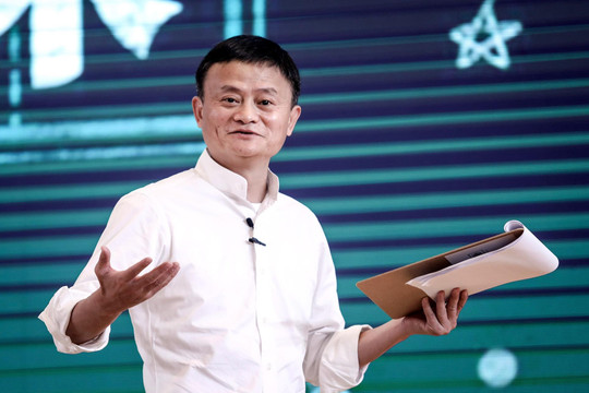 Jack Ma từ bỏ quyền lực