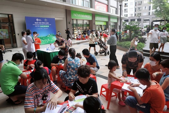 Nhiều gia đình hưởng ứng bảo vệ môi trường từ 'Ngày hội sống xanh'