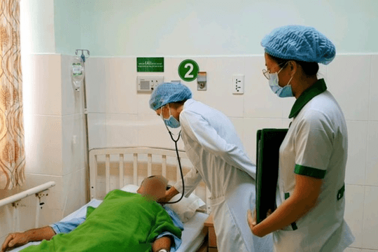 Ho, khó thở suốt một năm, bác sĩ gắp ra xương ống heo