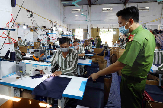 Từ 1/9, thí điểm cho phạm nhân lao động ngoài trại giam
