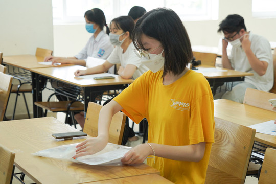 Đại học Thương mại công bố điểm chuẩn: Ba ngành lấy 27 điểm