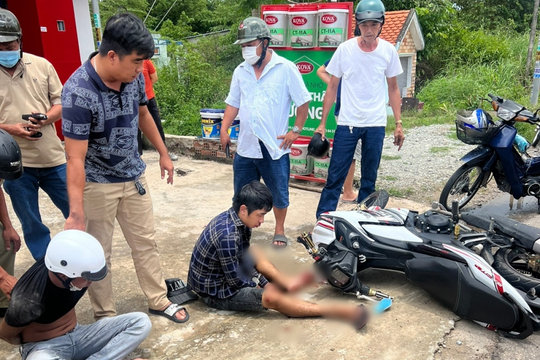 Thượng úy cảnh sát truy đuổi 5km, bắt 2 kẻ cướp giật