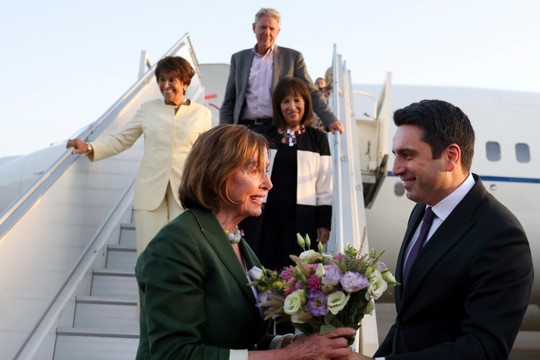 Bà Pelosi thăm Armenia