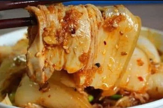 Thịt ba chỉ luộc sốt tỏi ngọt lịm, thơm lừng