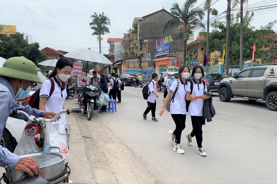 Hạn chế tình trạng ùn tắc giao thông khu vực cổng trường học ở Lạng Sơn