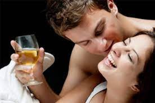 Rượu có giúp “chuyện ấy” thăng hoa?