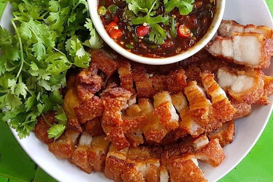 Thịt ba chỉ chiên giòn kiểu Thái ngon khó cưỡng