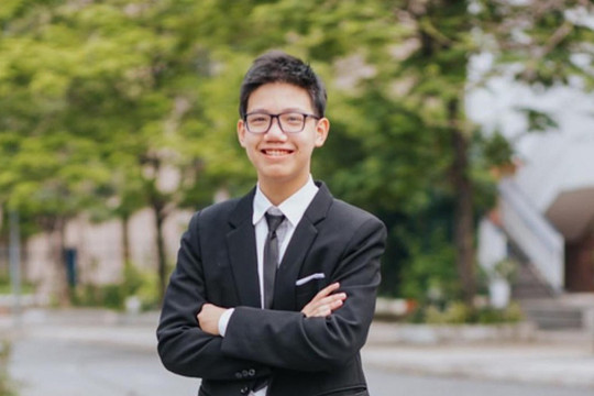 Thủ khoa lớp 10 Hà Nội được phong kiện tướng cờ vua thế giới