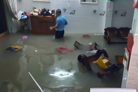 Đà Nẵng ngập nặng do mưa lớn, học sinh được nghỉ học