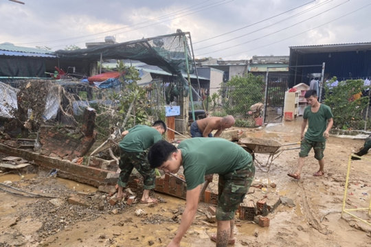 Đà Nẵng khẩn trương hỗ trợ người bị nạn, khắc phục thiệt hại do mưa lũ