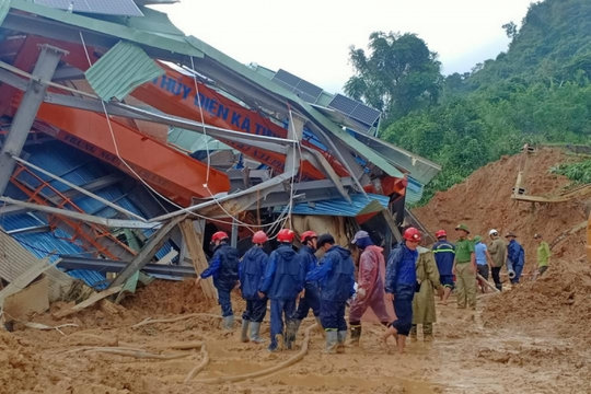 Ngày đêm dầm mình tìm nạn nhân mất tích sau vụ sạt lở ở thuỷ điện Kà Tinh 1
