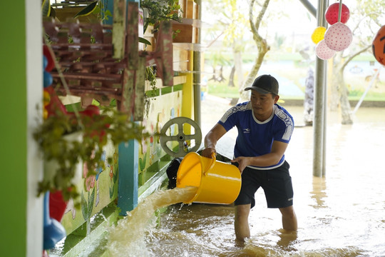 Nhiều trường tại Thừa Thiên Huế chưa thể đón học sinh trở lại sau mưa lũ