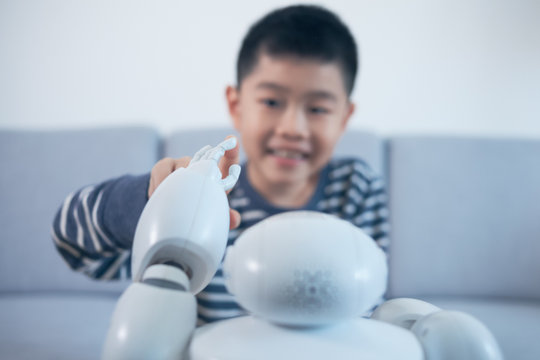 Robot có khả năng chữa tật nói lắp và bệnh tự kỷ