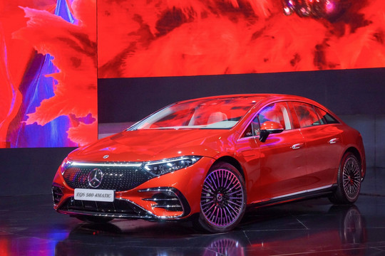 Chiêm ngưỡng 2 mẫu xe điện Mercedes-Benz EQS hoàn toàn mới tại VMS 2022