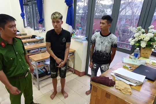 Tạm giữ hình sự 2 nam thiếu niên đột nhập trường học trộm máy tính