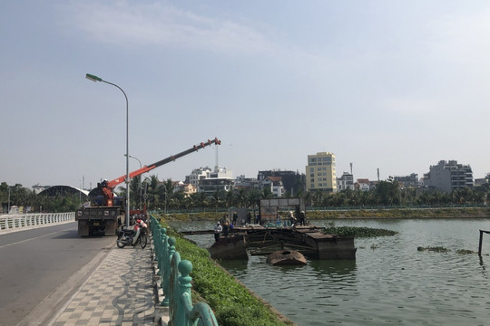 Vì sao vẫn tồn tại 3 du thuyền trên Hồ Tây?