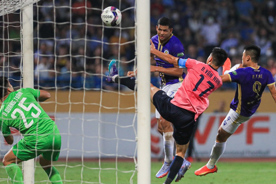 Trực tiếp Hà Nội FC 1-0 Hà Tĩnh: Tiến gần chức vô địch