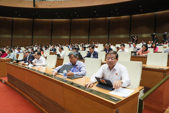 Công dân có thể được dự thính phiên họp công khai của Quốc hội