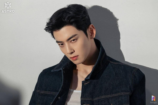 Vẻ điển trai của 'nam thần' được khen là đẹp hơn cả Hyun Bin