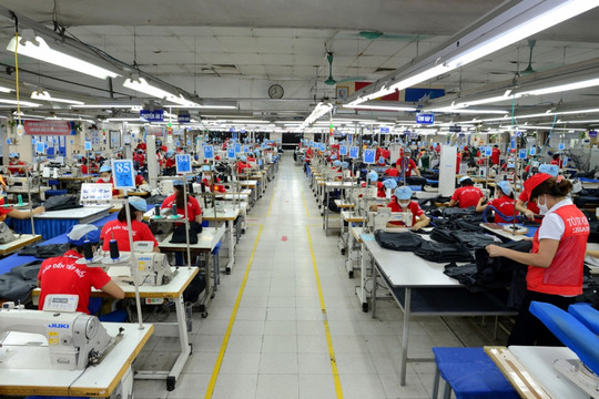Dệt may tiếp tục đối diện với thiếu đơn hàng, xuất khẩu sụt giảm