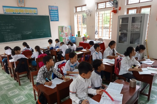 Thầy cô “cắm bản”  bởi yêu những học trò nghèo miền biên viễn