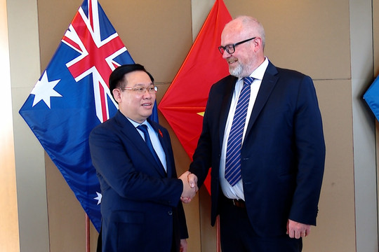 Chủ tịch Quốc hội gặp Thống đốc bang Victoria và tiếp Bộ trưởng Thương mại Australia