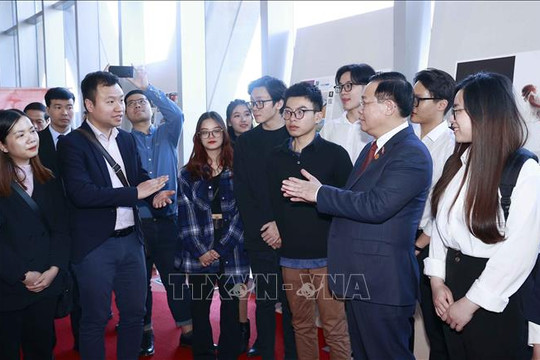 Chủ tịch Quốc hội Vương Đình Huệ thăm Đại học Swinburne