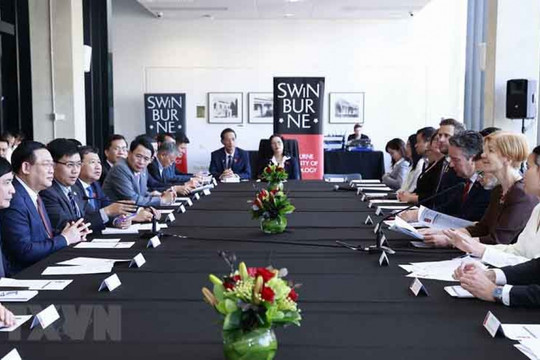 Chủ tịch Quốc hội thăm Đại học Swinburne - nơi ông từng học tập tại Australia