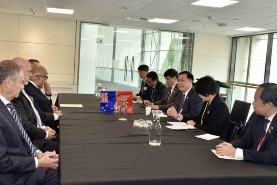 Chủ tịch Quốc hội Vương Đình Huệ gặp Ban lãnh đạo Trường Đại học Waikato