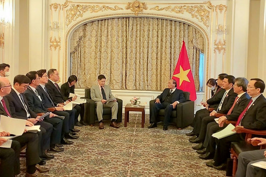 Chủ tịch nước Nguyễn Xuân Phúc tiếp lãnh đạo các tập đoàn hàng đầu Hàn Quốc