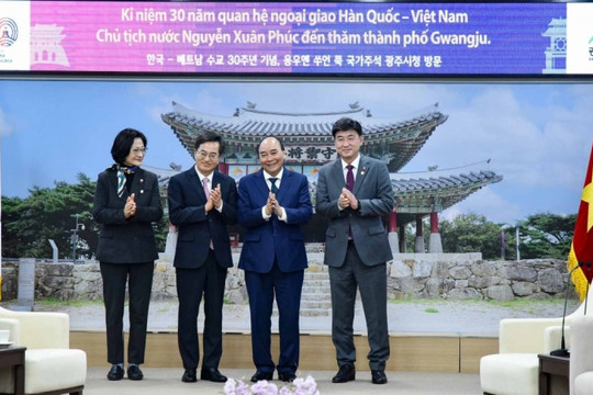 Chủ tịch nước Nguyễn Xuân Phúc thăm tỉnh Gyeonggi của Hàn Quốc