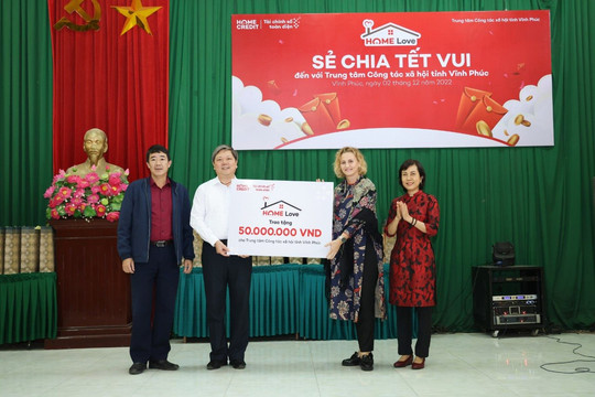 Sẻ chia Tết vui