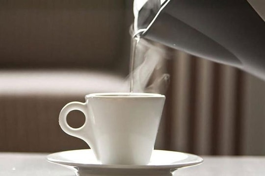 Thói quen buổi sáng nhiều người mắc vô tình làm hại đường tiêu hóa