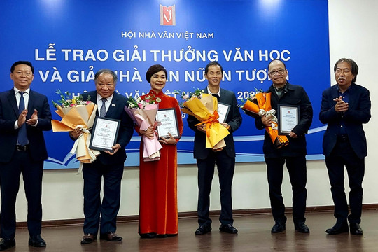 Giải thưởng Hội Nhà văn Việt Nam 2022 bỏ trống hạng mục lý luận phê bình