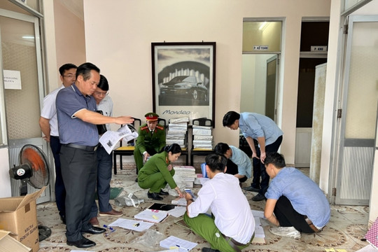 Bắt Giám đốc và 2 Phó Giám đốc Trung tâm đăng kiểm xe cơ giới Thừa Thiên Huế