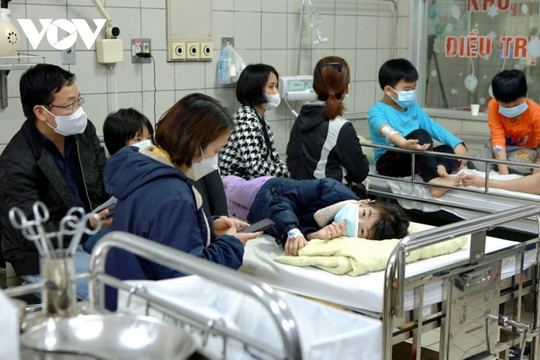 Tình trạng của hơn 70 học sinh trường Tiểu học Kim Giang có biểu hiện ngộ độc