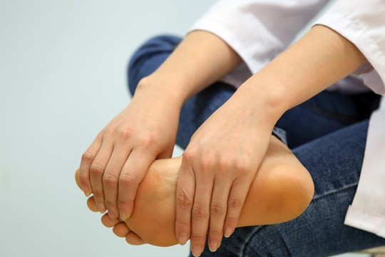Bị tê tay chân nên bổ sung ngay các chất sau để giảm tê hiệu quả