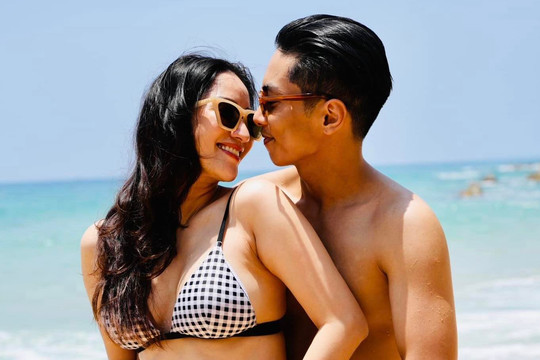 Bà bầu Khánh Thi khoe vóc dáng với bikini, tình tứ bên ông xã kém 12 tuổi
