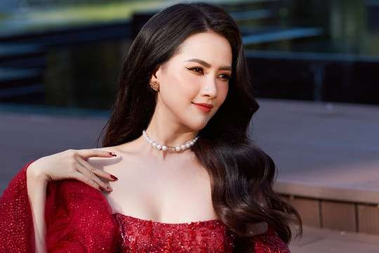 Hoa hậu Phan Thị Mơ vật vã với bệnh đau dạ dày