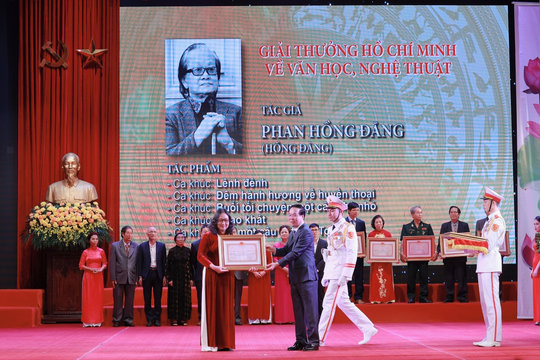 Toàn cảnh lễ trao Giải thưởng Hồ Chí Minh, Giải thưởng Nhà nước về VHNT