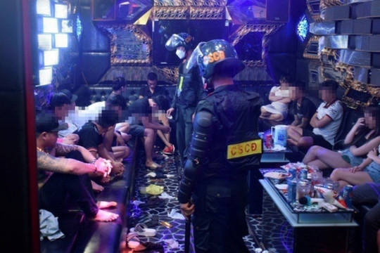 Công an Bình Phước phát hiện 41 người dương tính với ma túy trong quán karaoke