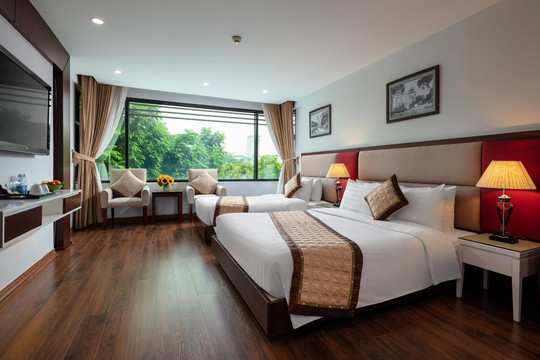 Cạn tiền sau COVID-19, hàng loạt khách sạn phổ cổ Hà Nội bị rao bán, giá hơn 1 tỷ đồng/m2